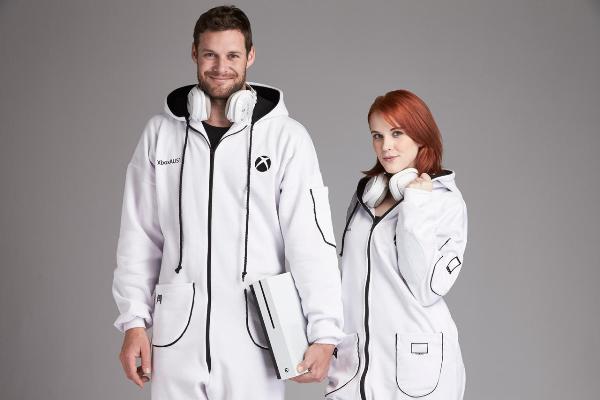 進軍時裝界？Microsoft 發表黑白兩色「Xbox Onesie」連身衣融入主機元素