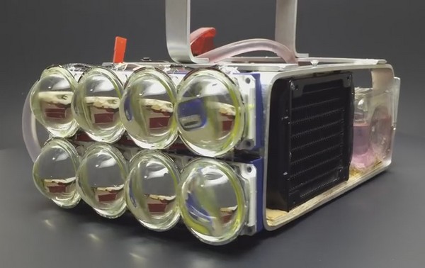 【有片睇】黑夜都變天光！海外高手自製 72,000 lm 強力電筒有埋水冷系統