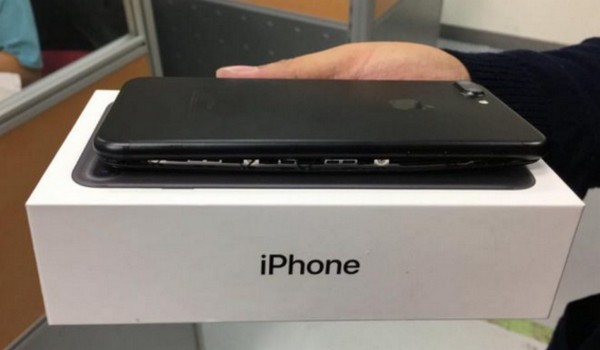 機身裂開驚險萬分！台灣出現首宗 iPhone 7 Plus 電池膨脹事件