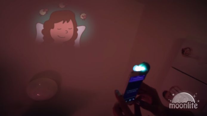 iPhone 變身睡前故事投影機