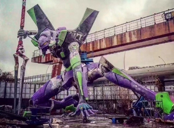 拎多支朗基努斯槍！健力士確認「全球最大初號機」進駐上海長期展出