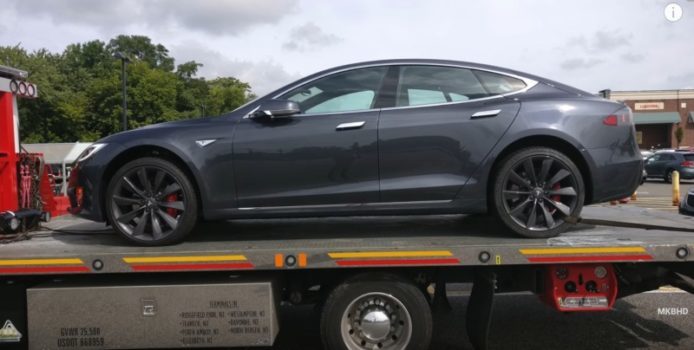 Tesla Model S P100D 動力轉向出問題  著名 YouTuber 成苦主