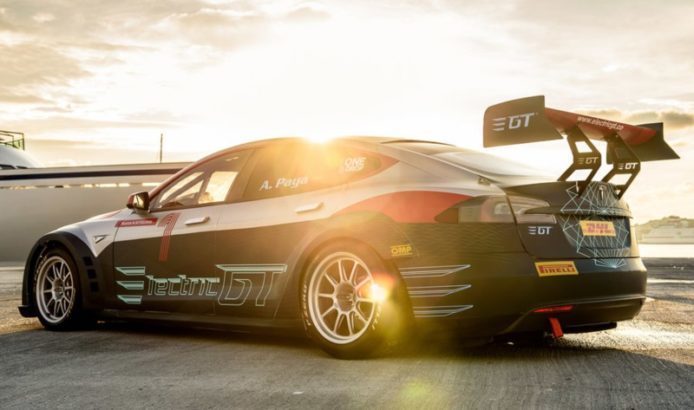 7 個賽站 20 名車手    電動 GT 錦標賽指定賽車現身