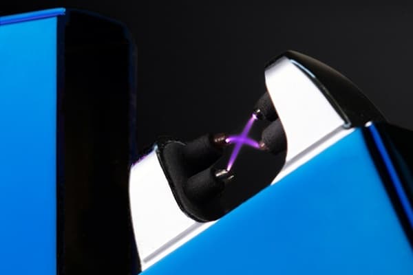 【有片睇】大風之下都用到！Plazmatic X 打火機靠電點火可充電無限次使用