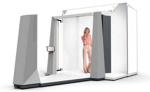 【有片睇】搶服裝攝影師飯碗！Live 智能攝影棚全自動化一 Take 過拍攝硬照及影片