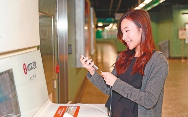 每次限充 15 分鐘！港鐵將於 2 月底起增設免費 USB 充電服務