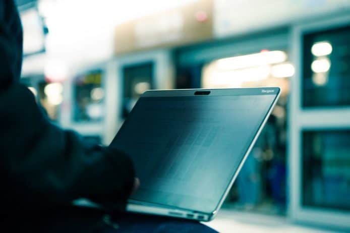 Macbook 用家必備　防窺、防藍光、防指紋