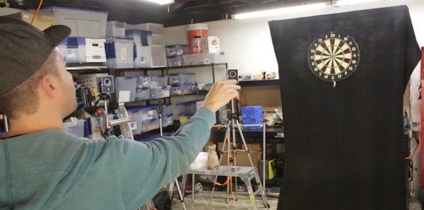 【有片睇】咁玩都得？前 NASA 工程師自製「動態追蹤飛鏢靶」必定能命中紅心