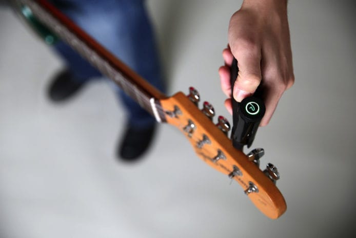 自動為結他調音 Roadie 2 眾籌中