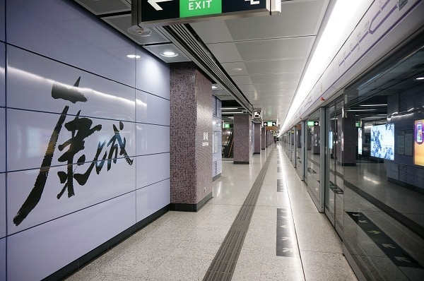 乘客信以為真冇轉車！港鐵廣播錯報去寶琳結果卻駛往康城站