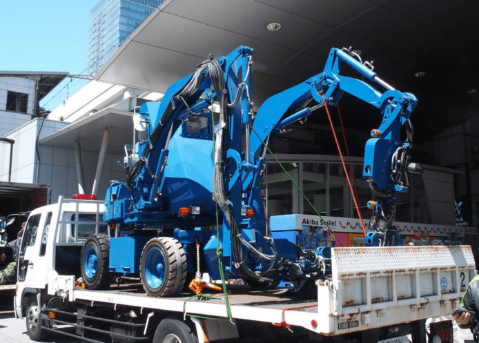 日本版「拆彈專家」出動！秋葉原車站發現懷疑炸彈