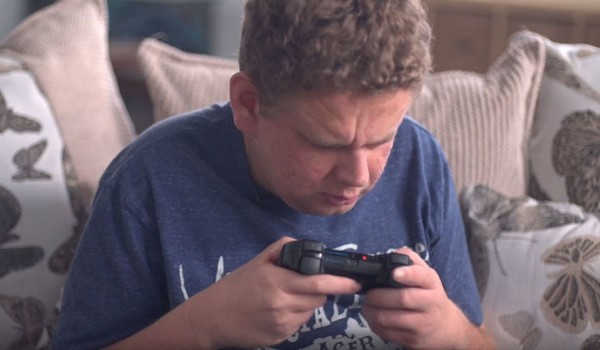 【有片睇】玩盡格鬥、射擊、RPG！海外失明玩家 22 年來從未放棄打機