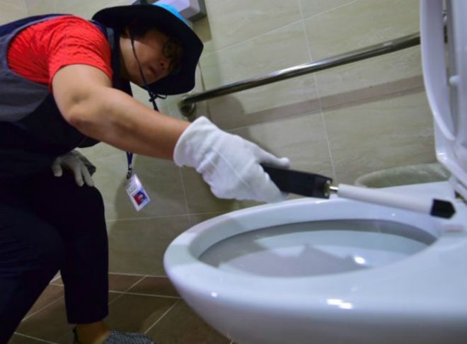 無法無天！南京公廁廁所泵內藏偷拍鏡頭