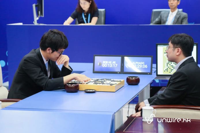 人機大戰首戰落幕！柯潔僅以 1/4 子敗於 AlphaGo