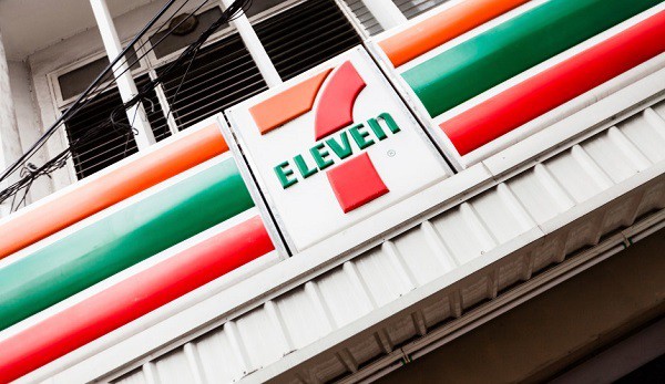 7-Eleven 惹恐襲疑雲！男子用微波爐叮熱「尿液」發生爆炸