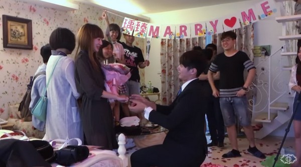 【有片睇】台灣網友用 VR 求婚！即場換裝佈置炮製驚喜