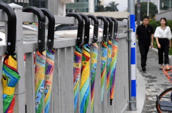 中國「共享 e 傘」一借冇回頭！30 萬把全數失蹤損失 2,000 萬