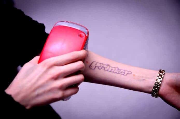 手提打印機臨時紋身數秒鐘搞掂