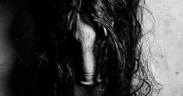 「準備好玩遊戲未？」長髮豬頭面具現身《恐懼鬥室》第八集首張海報！