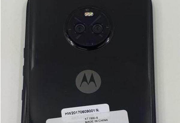 Moto X次世代主機真機曝光 玻璃背、雙鏡頭、防塵防水