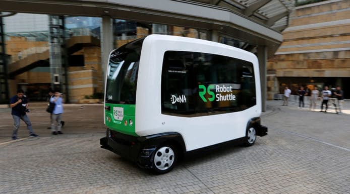 日本路面試驗Level 4全自動駕駛巴士　接載老人家遊覽景點