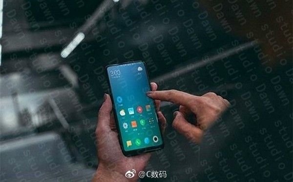陶瓷材質？小米 MIX 2 廣告拍攝現場照片曝光