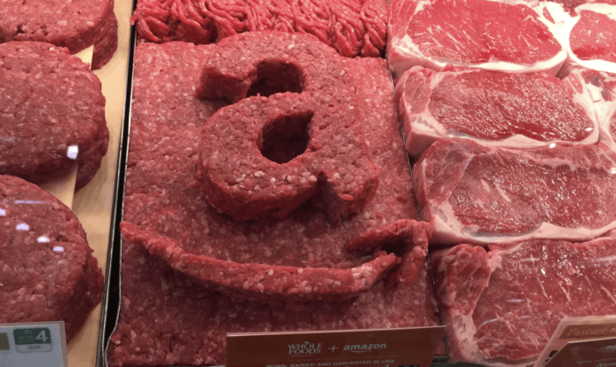 用牛肉堆砌亞瑪遜LOGO　Whole Foods員工歡迎亞瑪遜入主