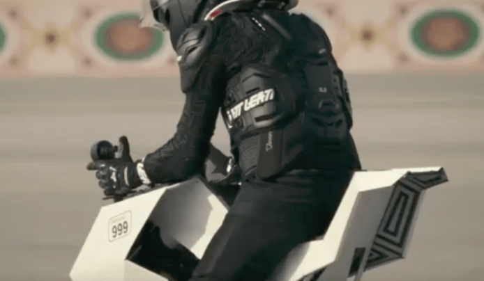 【有片睇】杜拜飛天警車試飛　開車後極速騰空