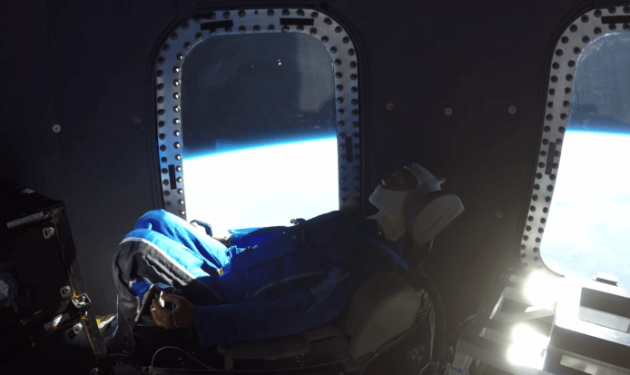 【有片睇】藍色起源用火箭載假人上太空再折返　後年可發展太空旅遊