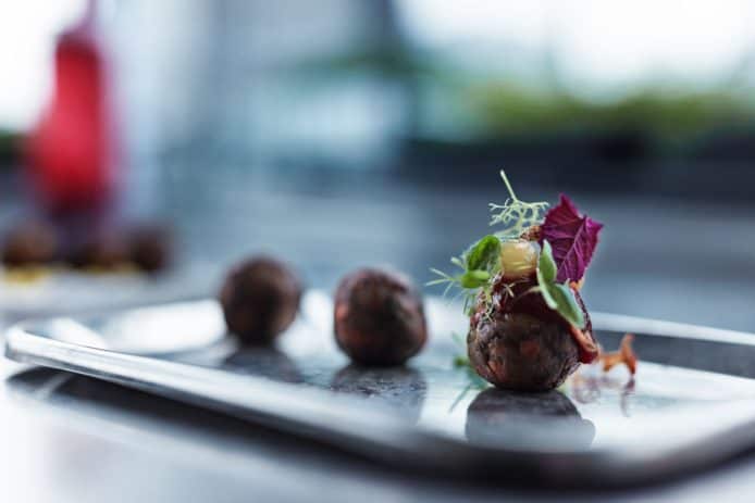 研發未來超級食物   IKEA 肉丸變昆蟲丸