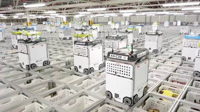 【有片睇】數千機械人穿梭執貨　看看有 3 個足球場大的網店物流中心