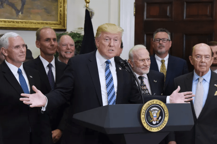 特朗普計劃組建「太空軍」　軍政界皆表反對