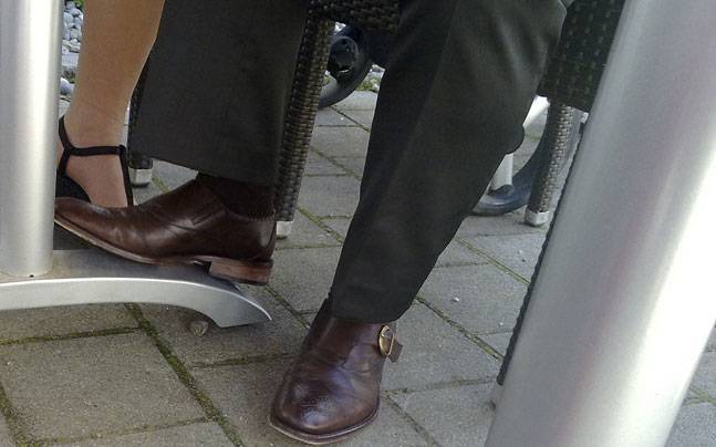 美國男子打算用鞋中相機偷拍裙底  未拍照已自爆受傷