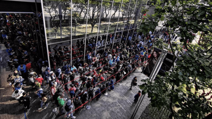 台灣現華為新機排隊搶購人潮　網民：是台灣人嗎