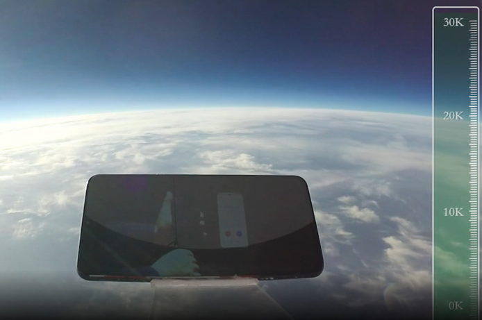 大陸廠商 10 萬呎高空擲手機測試