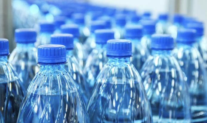 研究：全球每人每周吃下一張信用卡 塑膠微粒問題嚴重