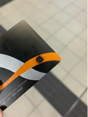 八達通卡會燒焦？ 網民發現卡上無故出現黑色燒焦痕跡