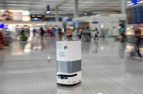 香港機管局「多功能」機械人　巡邏+定位+送運功能
