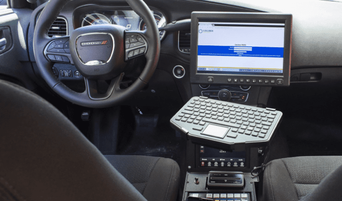 美警用Samsung手機及DeX當警車電腦　 隨時取得案件資訊