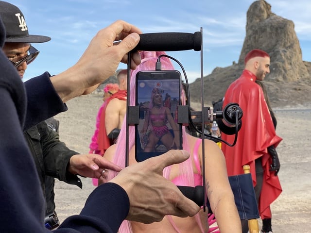 【有片睇】Lady Gaga 新歌 MV 用 iPhone 11 Pro 拍攝   兩台手機拍攝主畫面與慢動作畫面