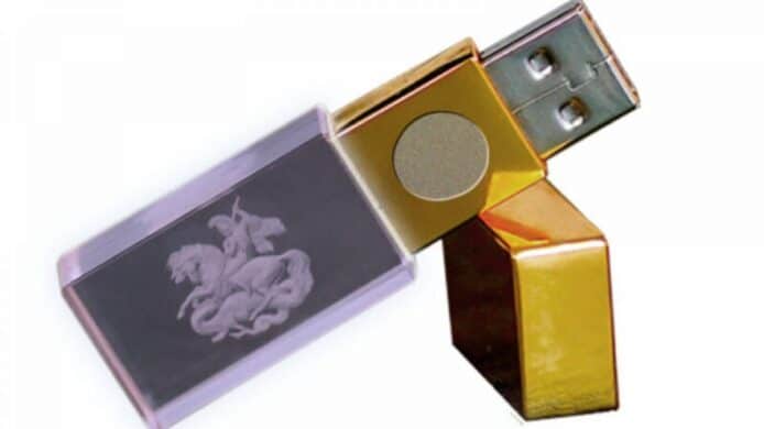 USB 儲存器扮防電磁波裝置   借英國人恐懼 5G 心態騙財