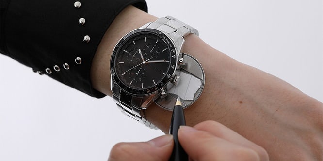 《死亡筆記 Death Note》夜神月藏紙手錶　連續拉四下拉出暗格