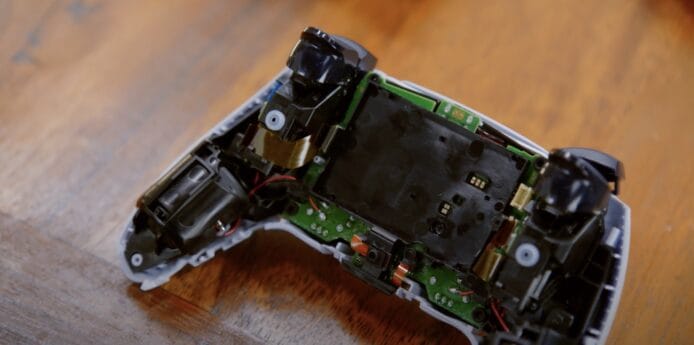 PS5 DualSense 手掣拆解   外殼 ○×△□ 符號花紋超細緻