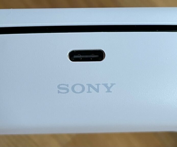 PS5 手掣 SONY Logo 不置中　玩家：激死完美主義者