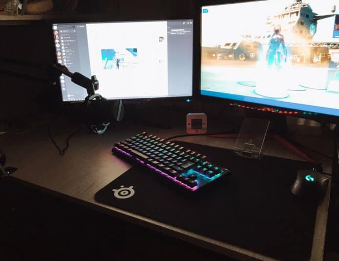 中二女生哂打機配置  網民：「用父母的錢炫耀」