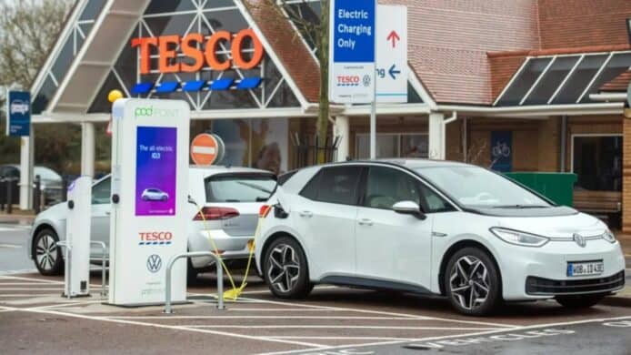 全球新車銷量跌   電動車逆市增長逾 4 成