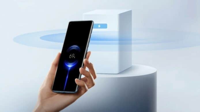 小米隔空無線充電技術   有遮擋也不影響充電