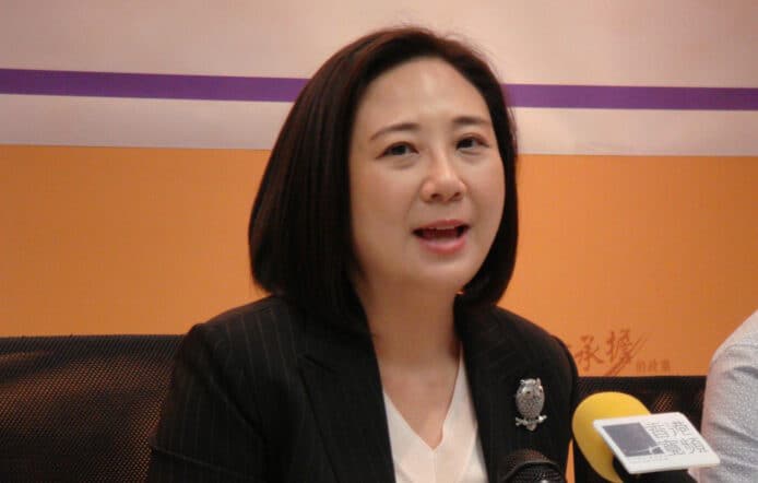 葛珮帆：用 WeChat 處理保密資訊   棄用 WhatsApp 香港政界紛轉會