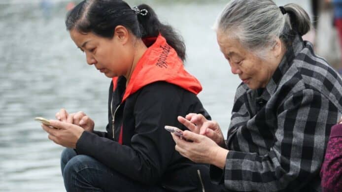 中國官方網民統計發表   9.8 億網民僅三成月入超過 5 千人民幣