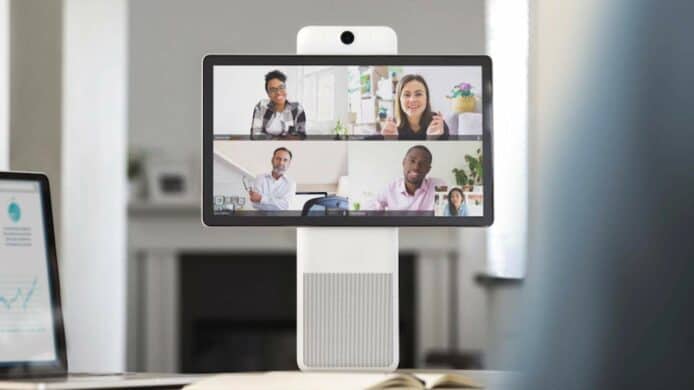 Facebook 旗下技術 VR 頭盔首推語音助手 試著說 Hey Facebook